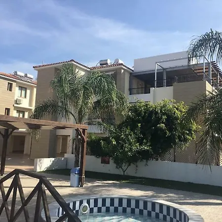 Two Bedrooms Near Beach With Swimming Pool