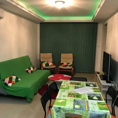 Two Bedrooms Near Beach With Swimming Pool Apartmán *